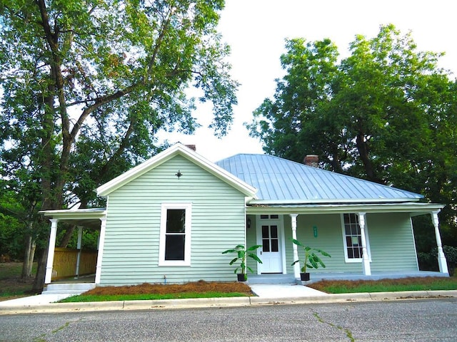 view of front facade