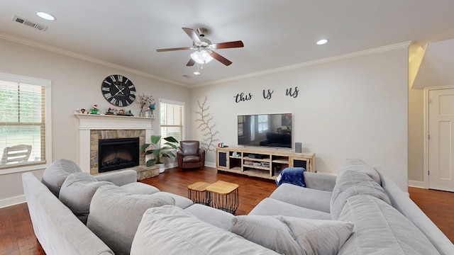 living room featuring plenty of natural light, baseboards, a ceiling fan, and visible vents