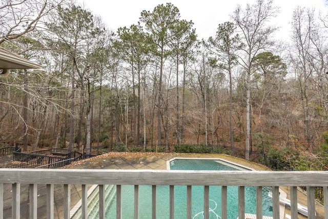 view of swimming pool