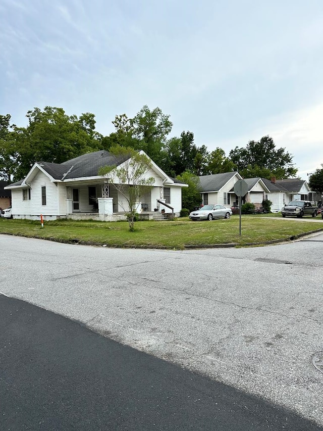 view of front of house with a front lawn