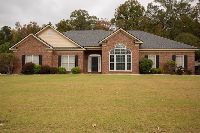 view of front facade with a front lawn