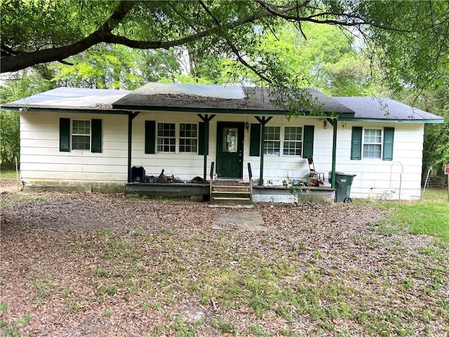 141 Patterson Rd, Fort Mitchell, AL 36856 - single story home with covered porch