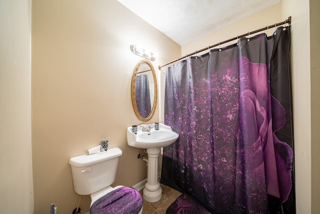 1605 39th St, Columbus, GA 31904 - full bath featuring tile patterned floors, a shower with curtain, and a textured ceiling