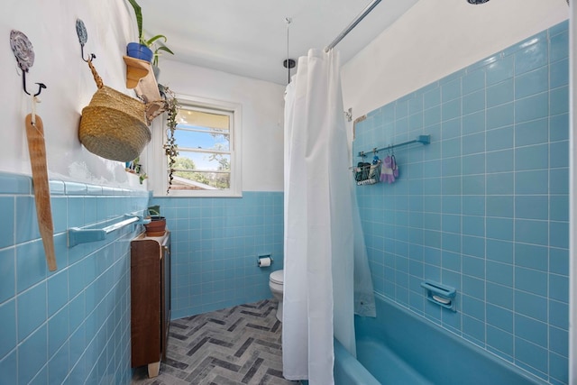 2618 Habersham Ave, Columbus, GA 31906 - full bath with tile walls, shower / tub combo with curtain, wainscoting, and vanity