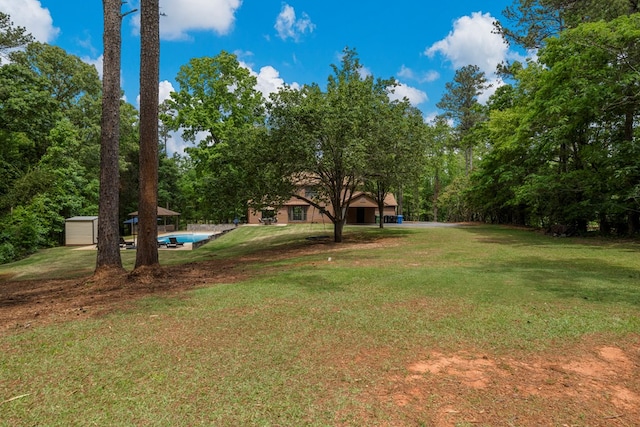 view of yard featuring an outdoor pool