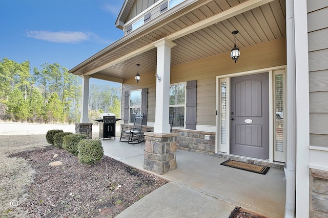 property entrance with covered porch