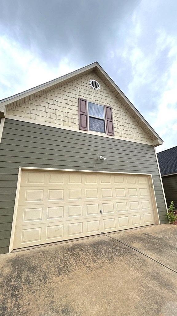 5 Rusty Dr, Phenix City, AL 36869 - garage with driveway