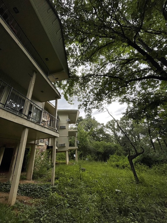 view of yard featuring a balcony