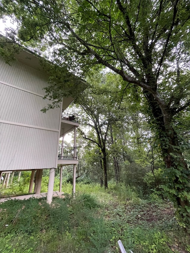 view of yard with a balcony