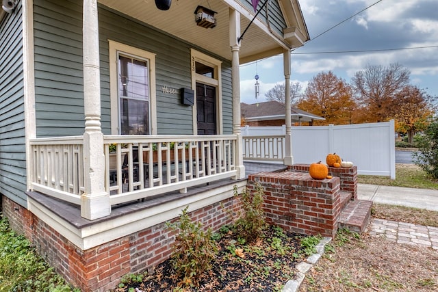 entrance to property featuring a porch