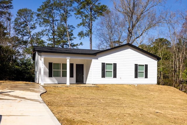 ranch-style home with a porch and a front lawn