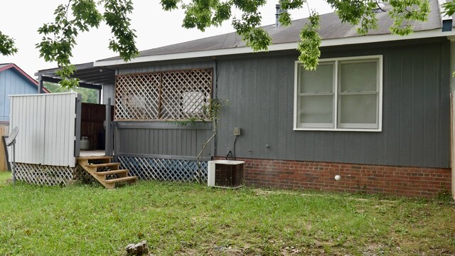 908 Arlington Dr, Columbus, GA 31907 - view of home's exterior with a lawn and a deck