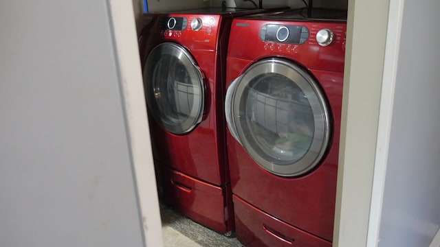 908 Arlington Dr, Columbus, GA 31907 - washroom featuring washer and clothes dryer