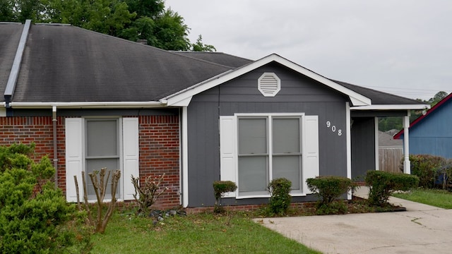 908 Arlington Dr, Columbus, GA 31907 - single story home with brick siding, a shingled roof, and a front lawn