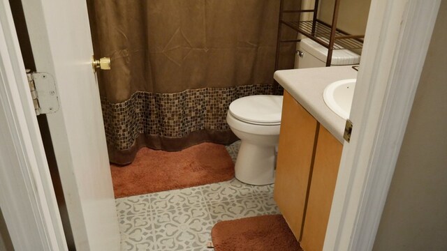 908 Arlington Dr, Columbus, GA 31907 - full bath with vanity and a shower with shower curtain