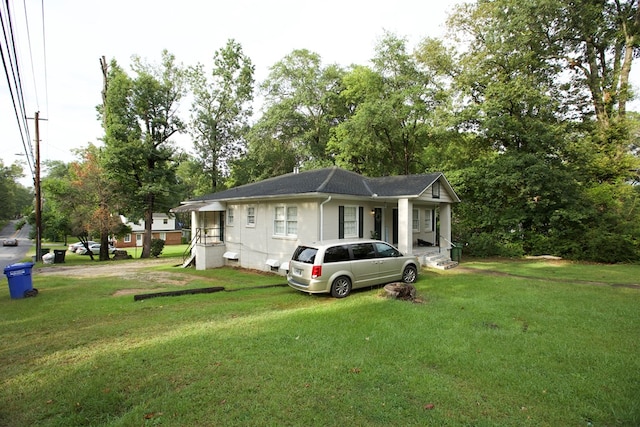 view of front of house with a front yard