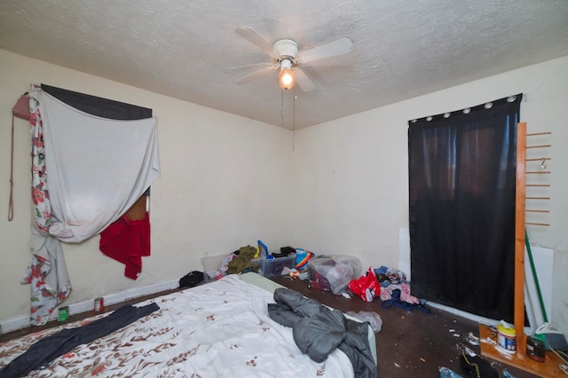 unfurnished bedroom with ceiling fan and a textured ceiling