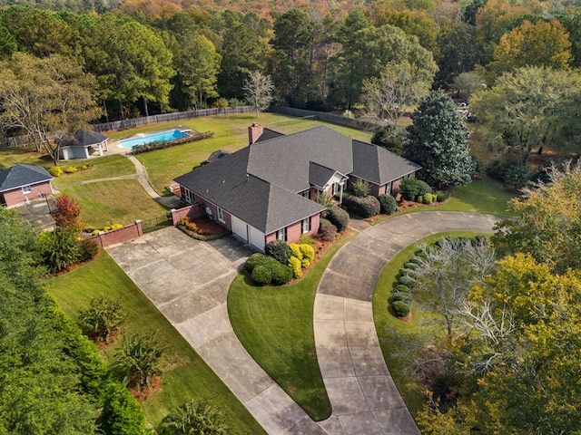 bird's eye view with a view of trees