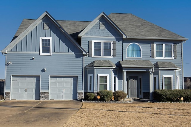 view of front facade featuring a garage