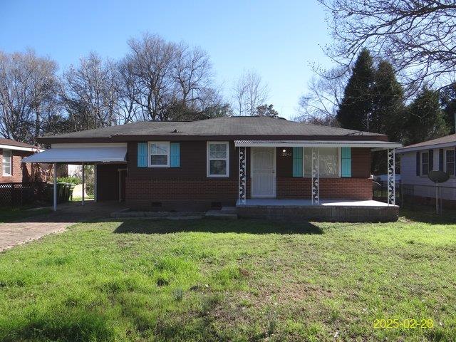 view of front of house featuring a carport, crawl space, brick siding, and a front lawn