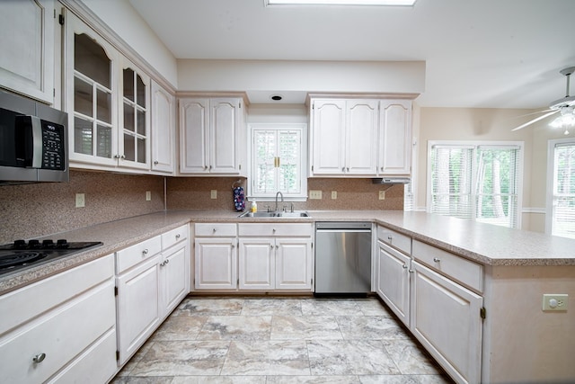 4854 Champions Way, Columbus, GA 31909 - kitchen featuring stainless steel appliances, a peninsula, backsplash, and a ceiling fan