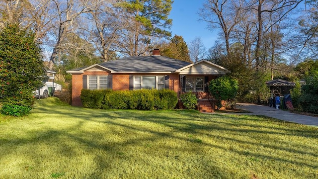 view of front of home featuring a front yard