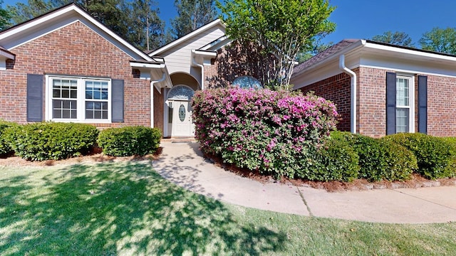 5007 Spyglass Ct, Columbus, GA 31909 - traditional-style home featuring a front yard and brick siding