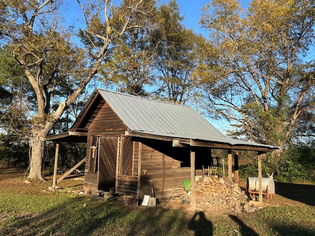 view of outdoor structure