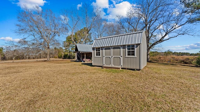 view of outdoor structure featuring a yard