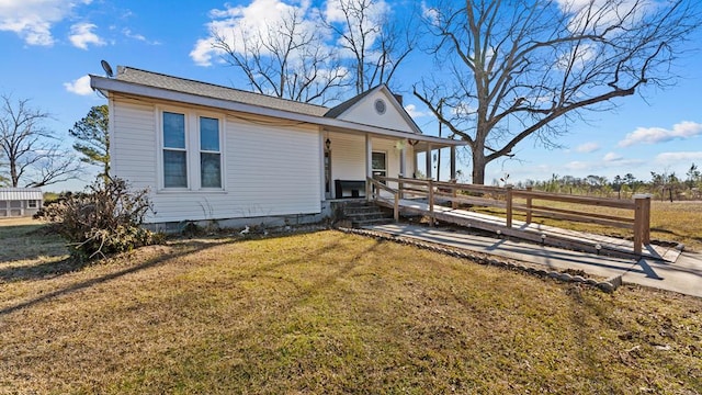 view of front of house featuring covered porch and a front lawn