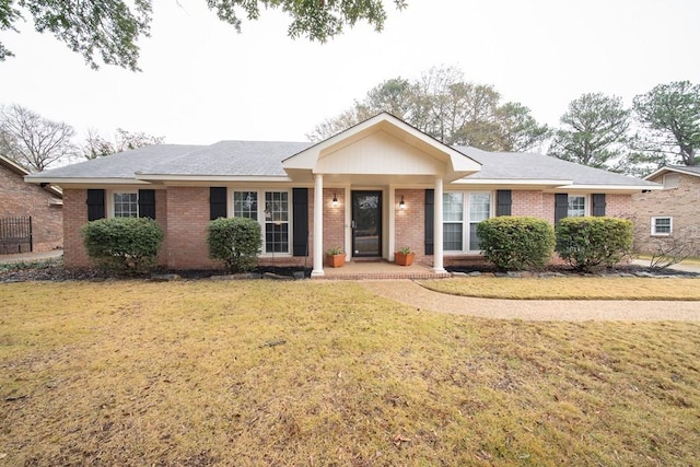 ranch-style home featuring a front yard