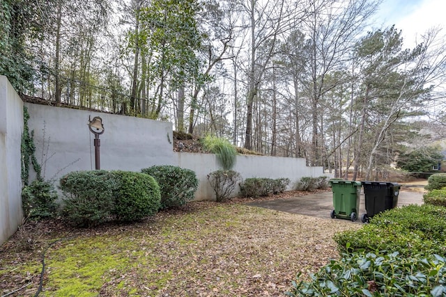 view of yard featuring fence