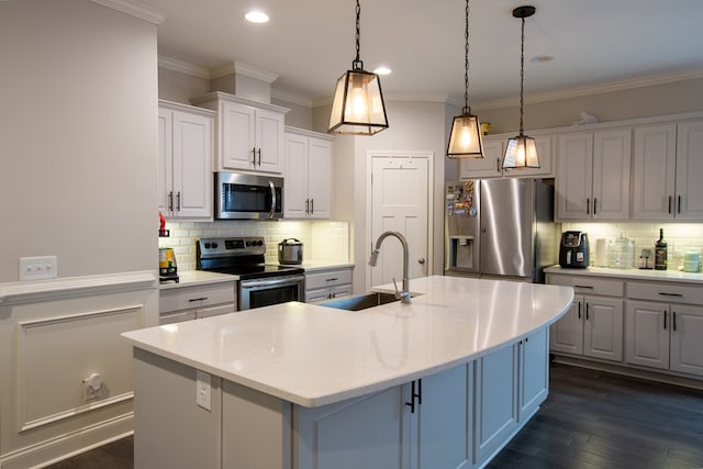 6845 Admiral Dr, Midland, GA 31820 - kitchen featuring crown molding, an island with sink, dark wood-type flooring, a sink, and stainless steel appliances