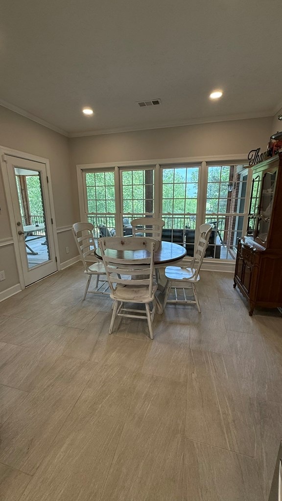 dining space featuring crown molding, recessed lighting, and visible vents
