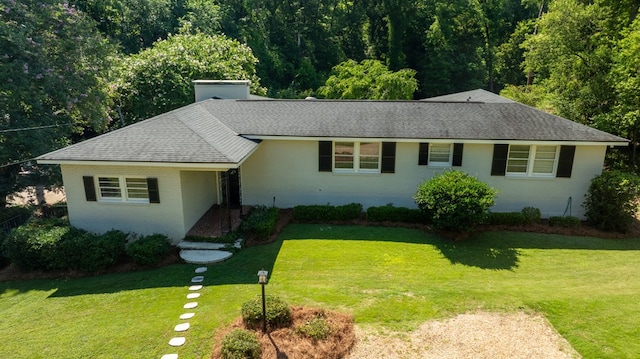 ranch-style house featuring a front lawn