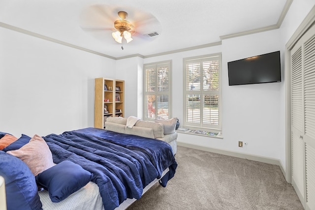 bedroom featuring carpet flooring, ceiling fan, ornamental molding, and a closet