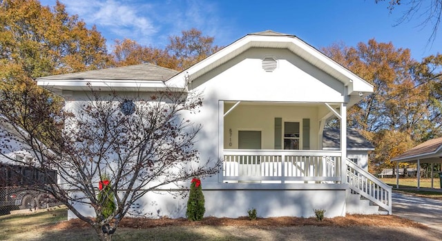 view of front of property featuring covered porch