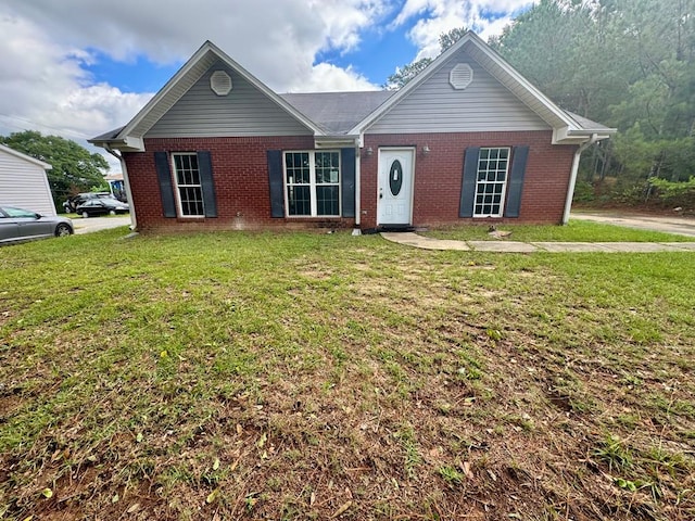 ranch-style home featuring a front lawn