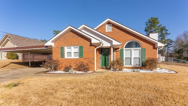 view of front facade featuring a front yard and a carport