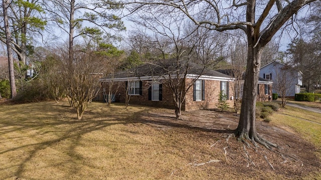 view of front of house with a front lawn