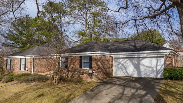 view of front of house with a front lawn and a garage