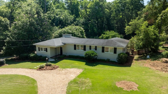 single story home featuring a front lawn