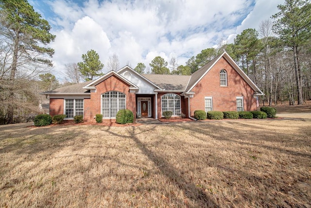 view of front of property with a front lawn