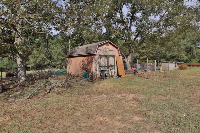 view of yard with a storage shed