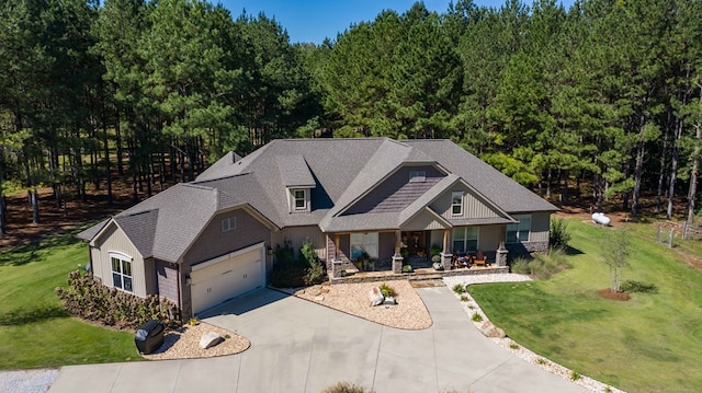 view of front of house featuring a garage and a front yard