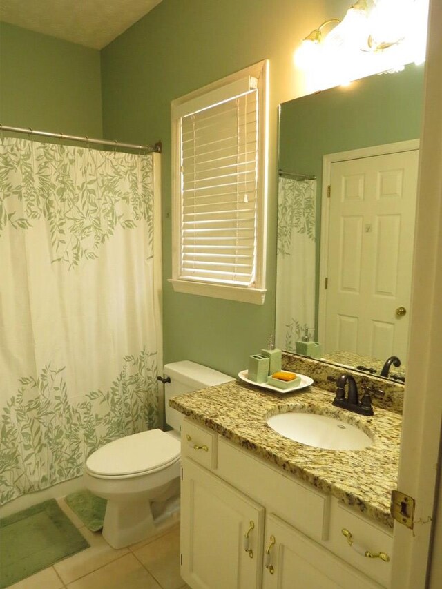 washroom featuring cabinet space, baseboards, and washer / clothes dryer