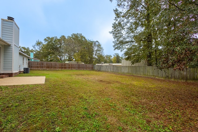 view of yard with a patio area