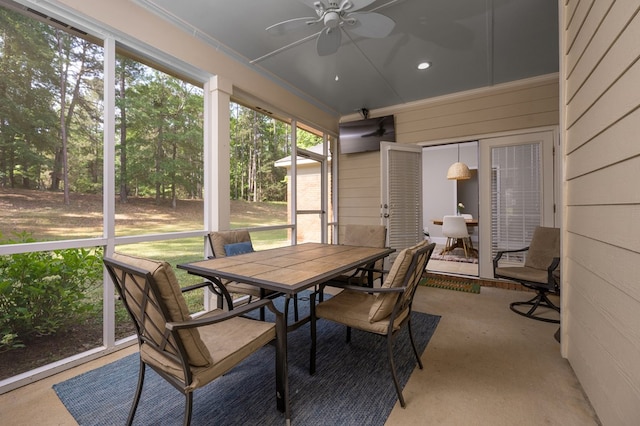 sunroom / solarium featuring outdoor dining area and ceiling fan