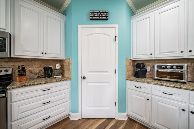 9597 Yarbrough Rd, Midland, GA 31820 - kitchen featuring appliances with stainless steel finishes, crown molding, backsplash, dark wood-style floors, and white cabinets