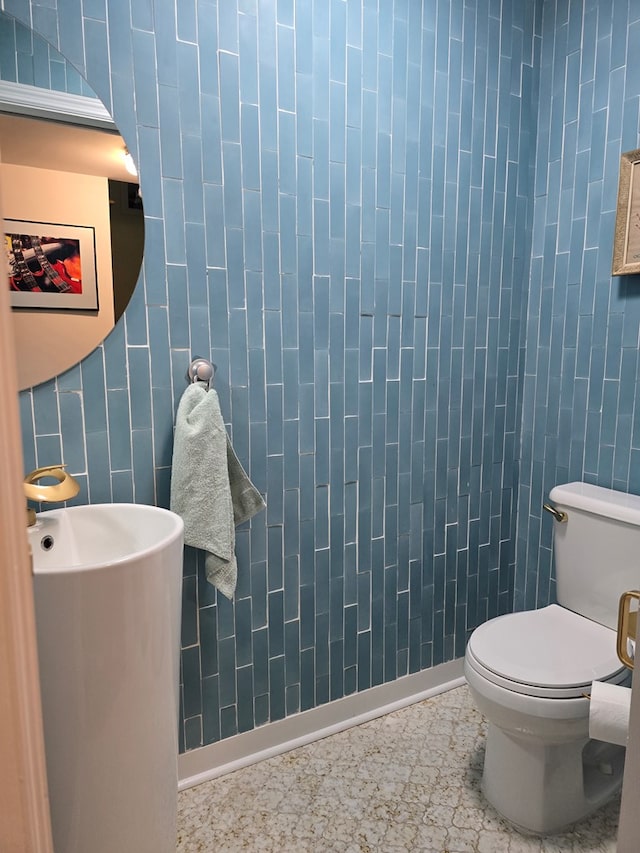 2914 Sue Mack Dr, Columbus, GA 31906 - half bath featuring tile walls and toilet